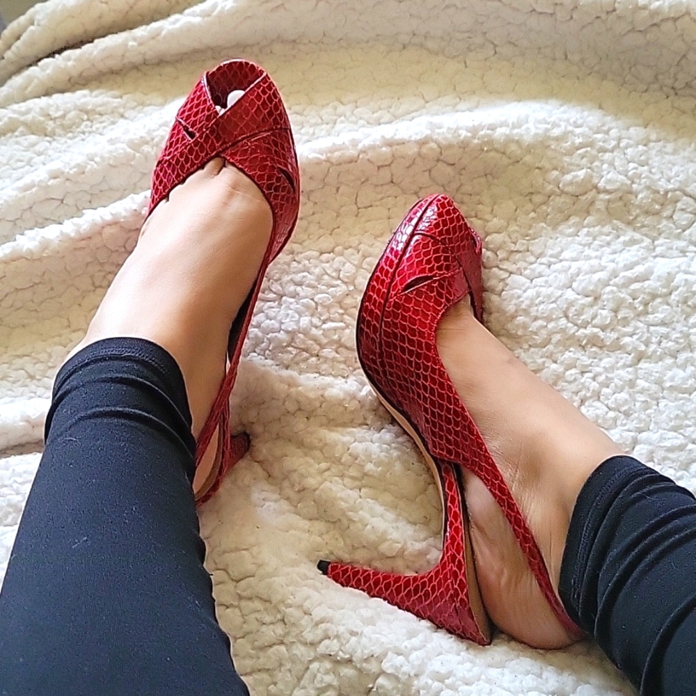 STUART WEITZMAN SLINGBACK KITTEN HEELS